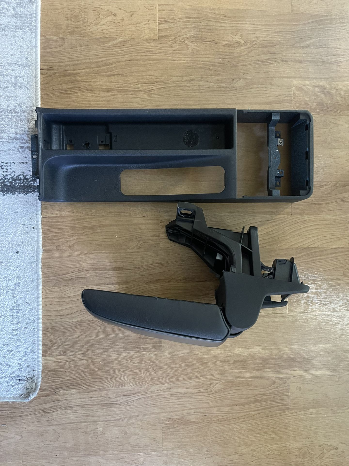 90-99 BMW E 36 Arm Rest And Center Console