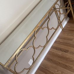 Entry table/Accent table