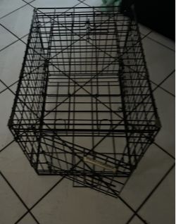 20” H x 17” w  x 24” dog Crate $10