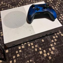 XBOX ONE S 1TB + GTA 5