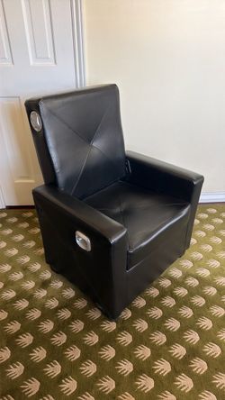 Storage chair with speakers