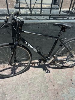 TREK ROAD BIKE