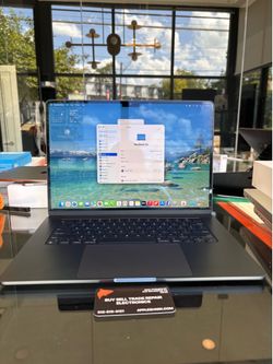 MacBook Air 15” M3 Chip 8GB Ram 256SSD! 90 Day warrant! We offer financing.