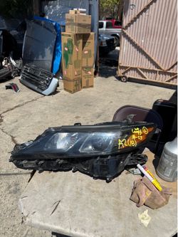 Toyota Camry LEFT USED OEM HEADLIGHT (2018-2023)