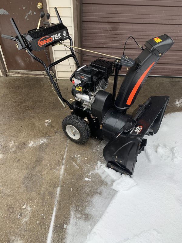 Sno-TEK 24” snow blower with electric start like new conditions for