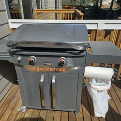Blackstone Pro Series Grill  2 Burner With Cover