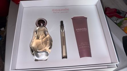 Kylie Jenner cosmic perfume set