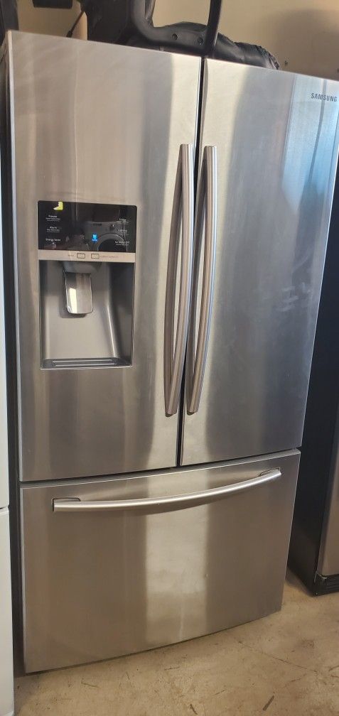 Refrigerator Stainless Steel Despenser Ice Water Double Ice Maker Works Great Have Warranty Available 