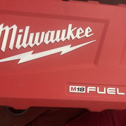 Milwaukee Box