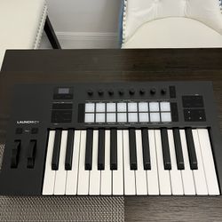 Novation Launch key 25 Mk 4