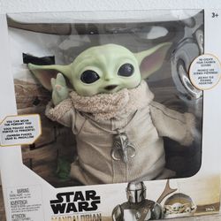 Star Wars The Mandalorian 11-inch Grogu Plush Adventure Bundle