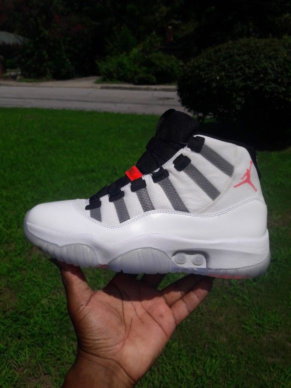 Shoe Self Lacing 11 NIKE AIR JORDAN 11 'ADAPT' AUTO LACING