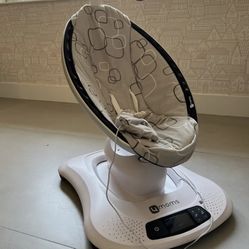 4moms mamaRoo 4 Bluetooth Plush Baby Swing - Silver