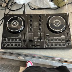 DDJ 200 (works perfectly great for beginners)