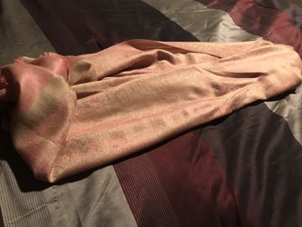 Pink and gold pashmina