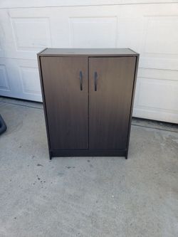 Shelf Cabinet With Adjustable Shelving