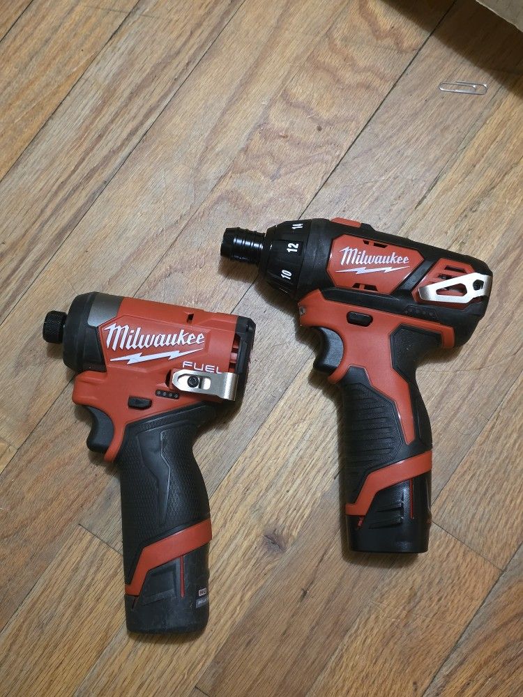 Milwaukee M12 Impact/screwdriver With Batteries