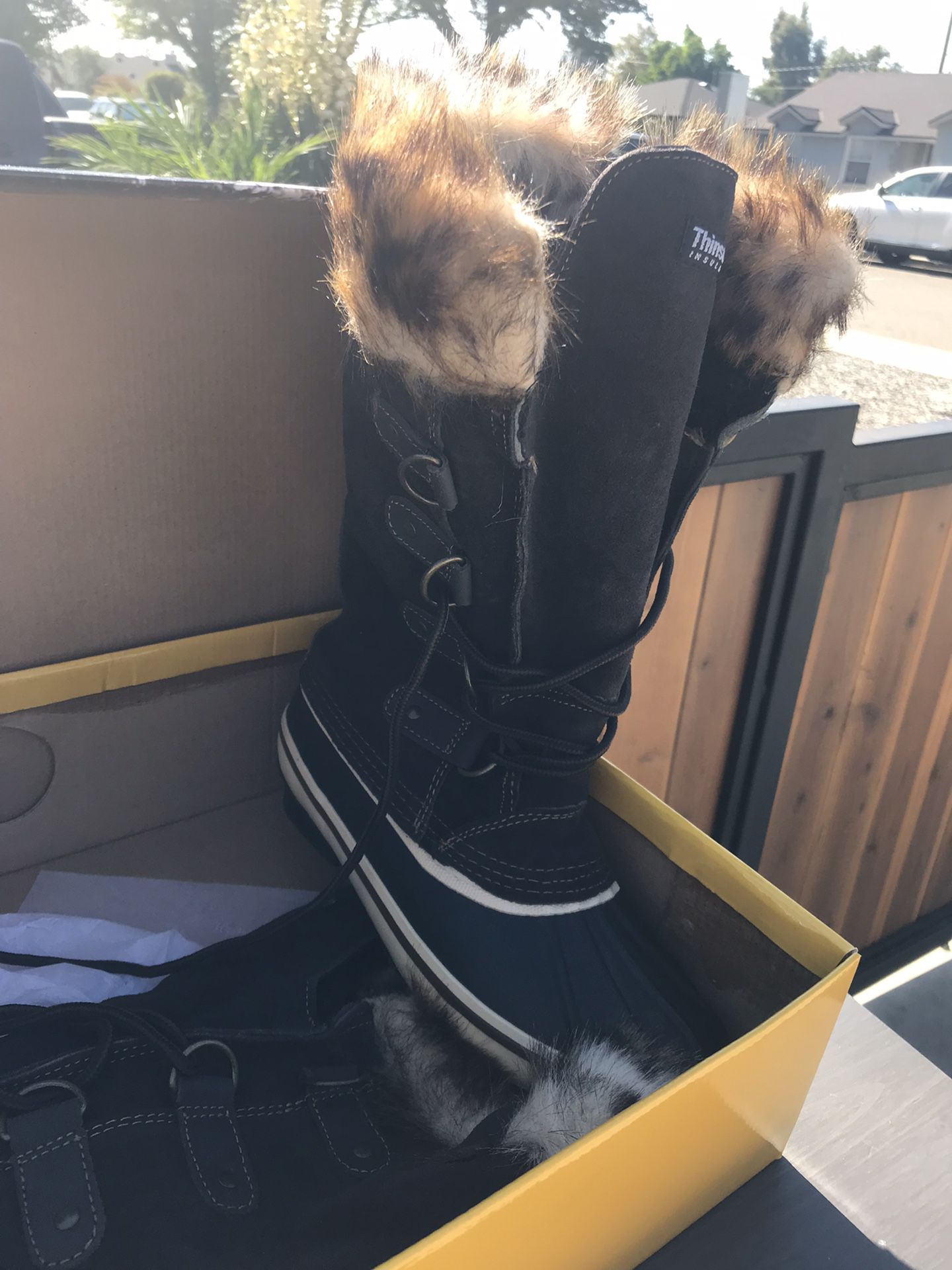 Womens Snow Boots New In Box Size 9