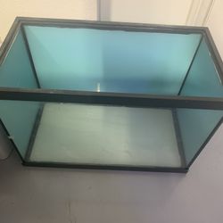 Aquarium with canister filter