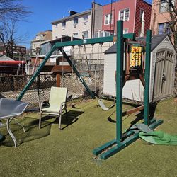 Free swing set