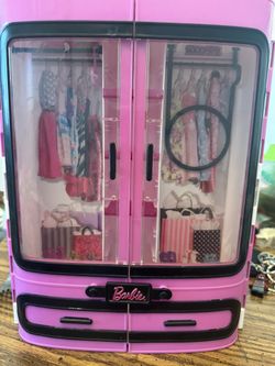 BARBIE FASHIONISTAS Hot Pink ULTIMATE CLOSET 