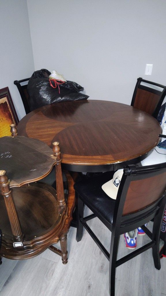 Dinning Room Table 4 Chairs