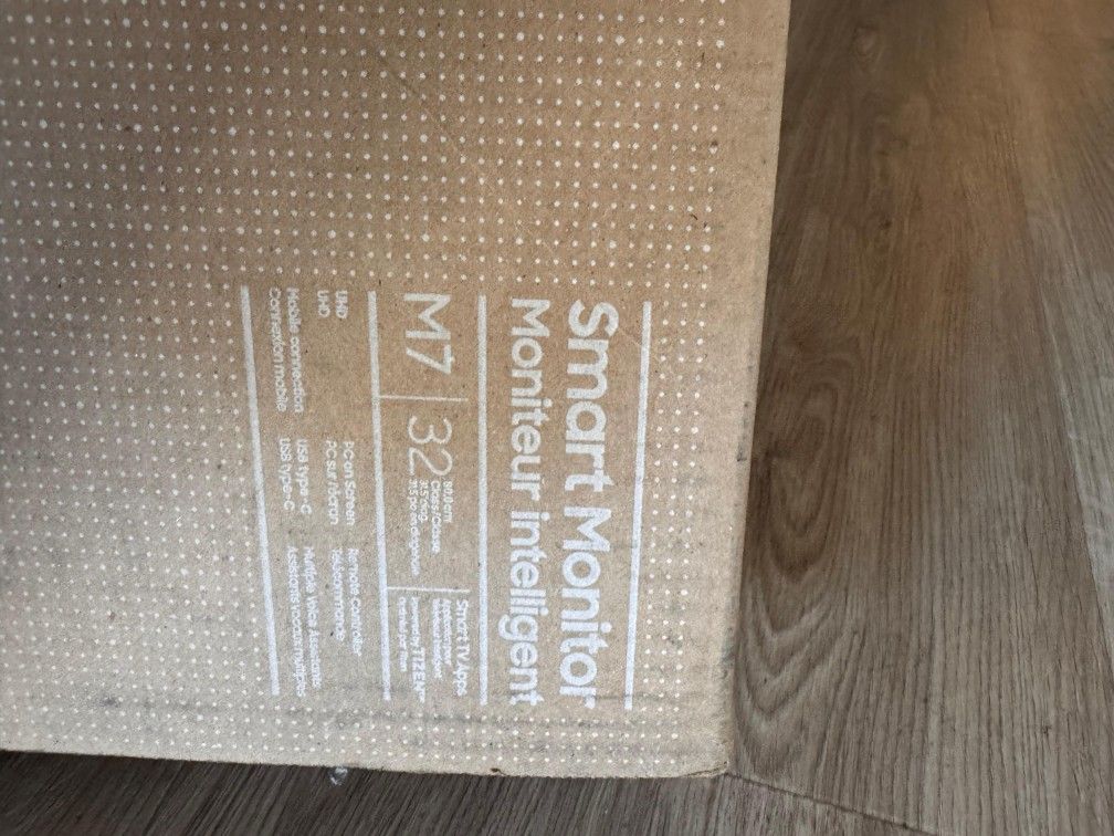 Samsung - M702 Series 32" Smart Tizen 4K UHD Monitor