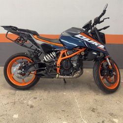 2024 KTM Duke 390 - Low miles! 