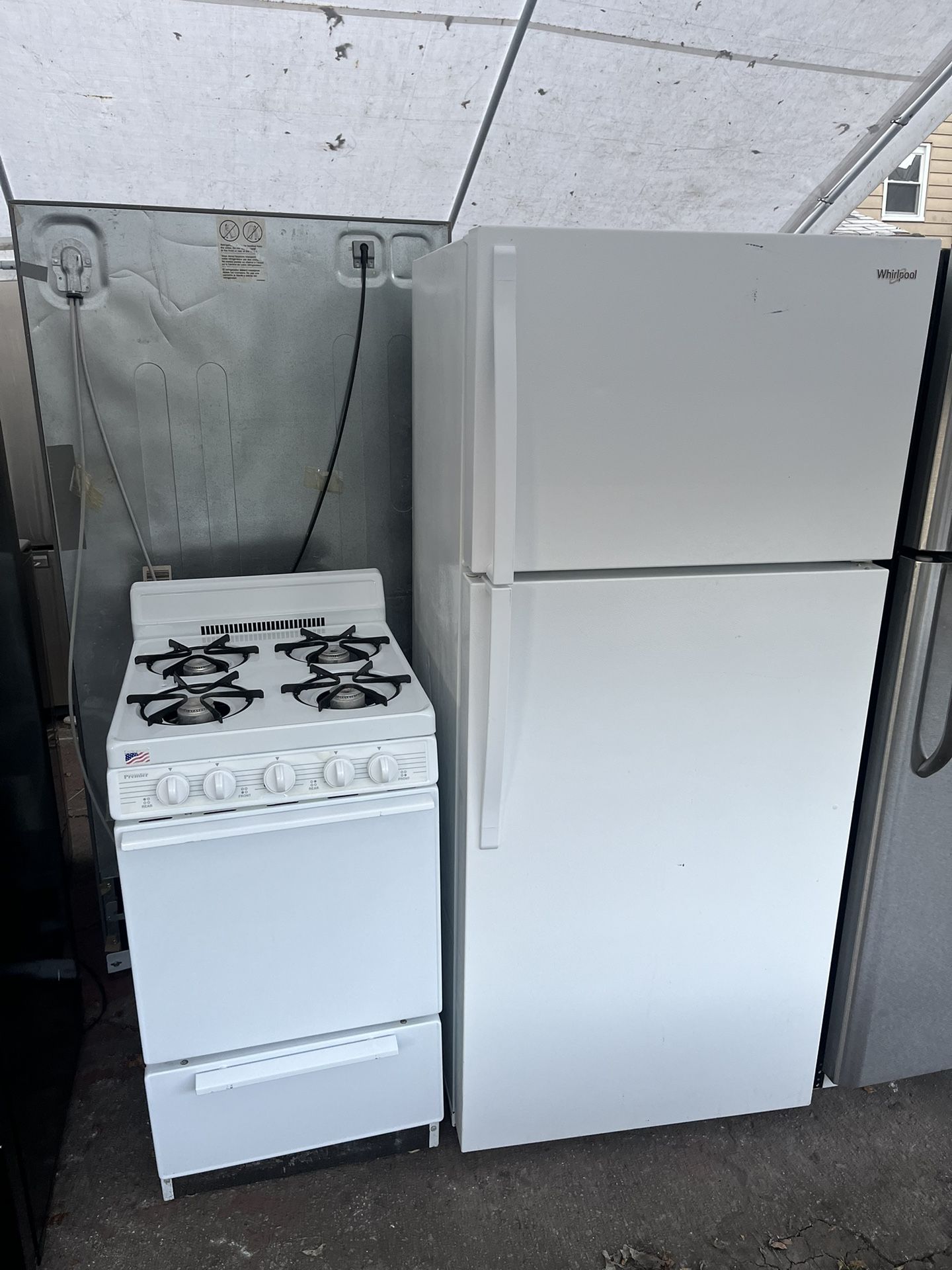 Refrigerador Y Estufa De Gas 20 Pulgadas Y Refri 28 Pulgadas De Ancho