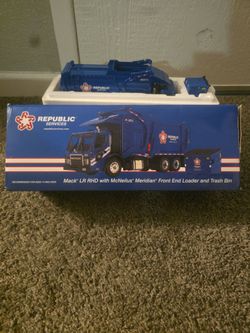 Republicservices  model truck