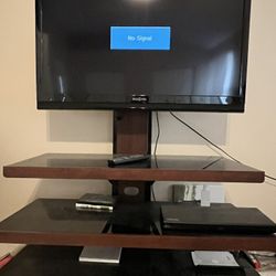 Insignia Tv/ Tv Mount 