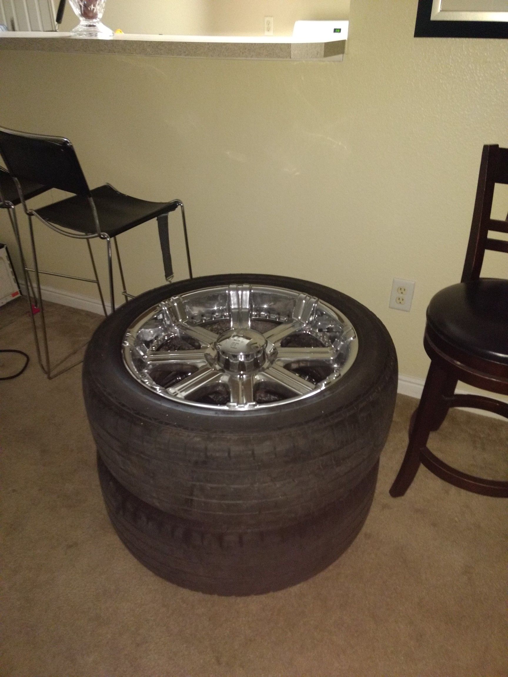 Akuza 22 inch rims and tires dueler h/l avenza. Set of 4