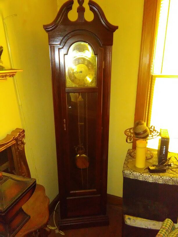 Classic Hammond ,Heirloom Edition Grandfather Clock,with authentic Westminster Chimes