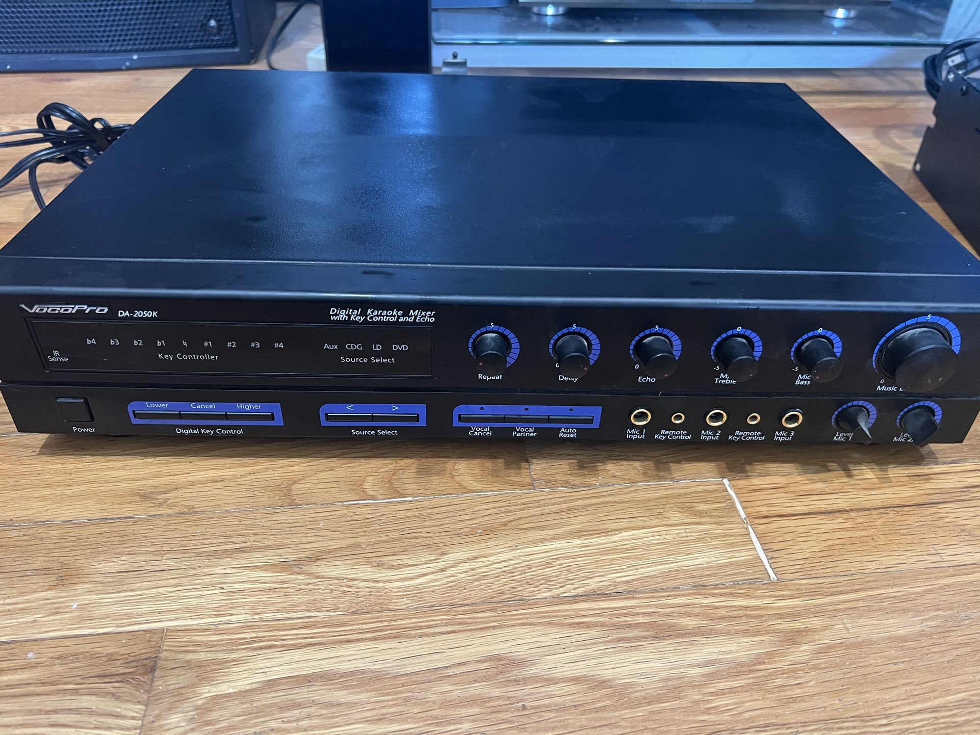 Vocopro DA-2050k Karaoke Mixer