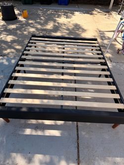 VECELO Premium Faux Leather Platform Bed Frame/Mattress Foundation/No Box Spring Needed/Strong Wood Slat Support Black (Queen), Upholstered Pub