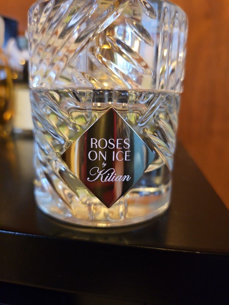 KILIAN ROSES ON ICE