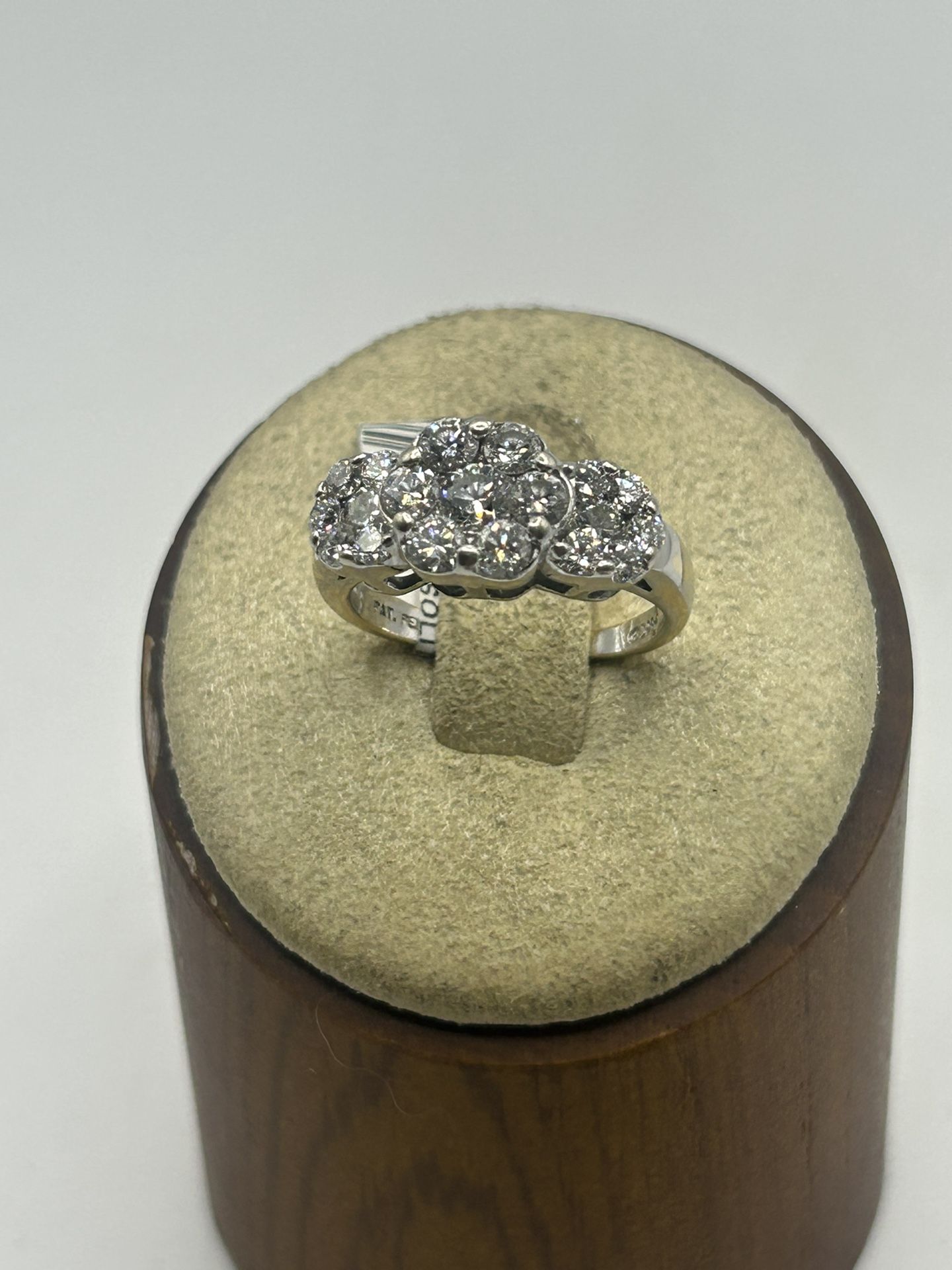 14k White Gold And Diamond Ring