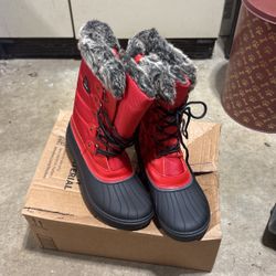 Brand New Never Worn Women’s Size 12 Dream Pairs Snow Boots 