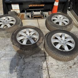 🛞Set Of Tires and Rims 235/65R17 From Kia Sorento