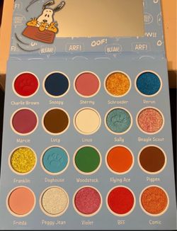 Peanuts Snoopy 20-Shade Eyeshadow Palette