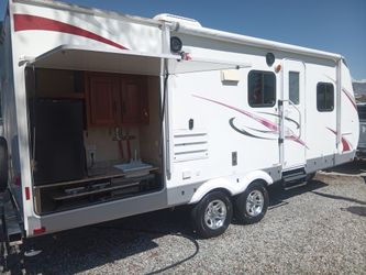 2012' 25'foot Fun finder X with slide out