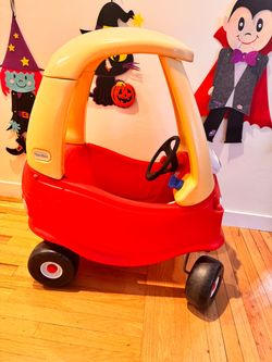 Little tiles red car
