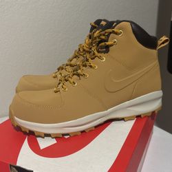 Nike High top Boots (10M)(NEW)