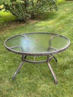 48 inch Round Glass Top Patio Dining Table