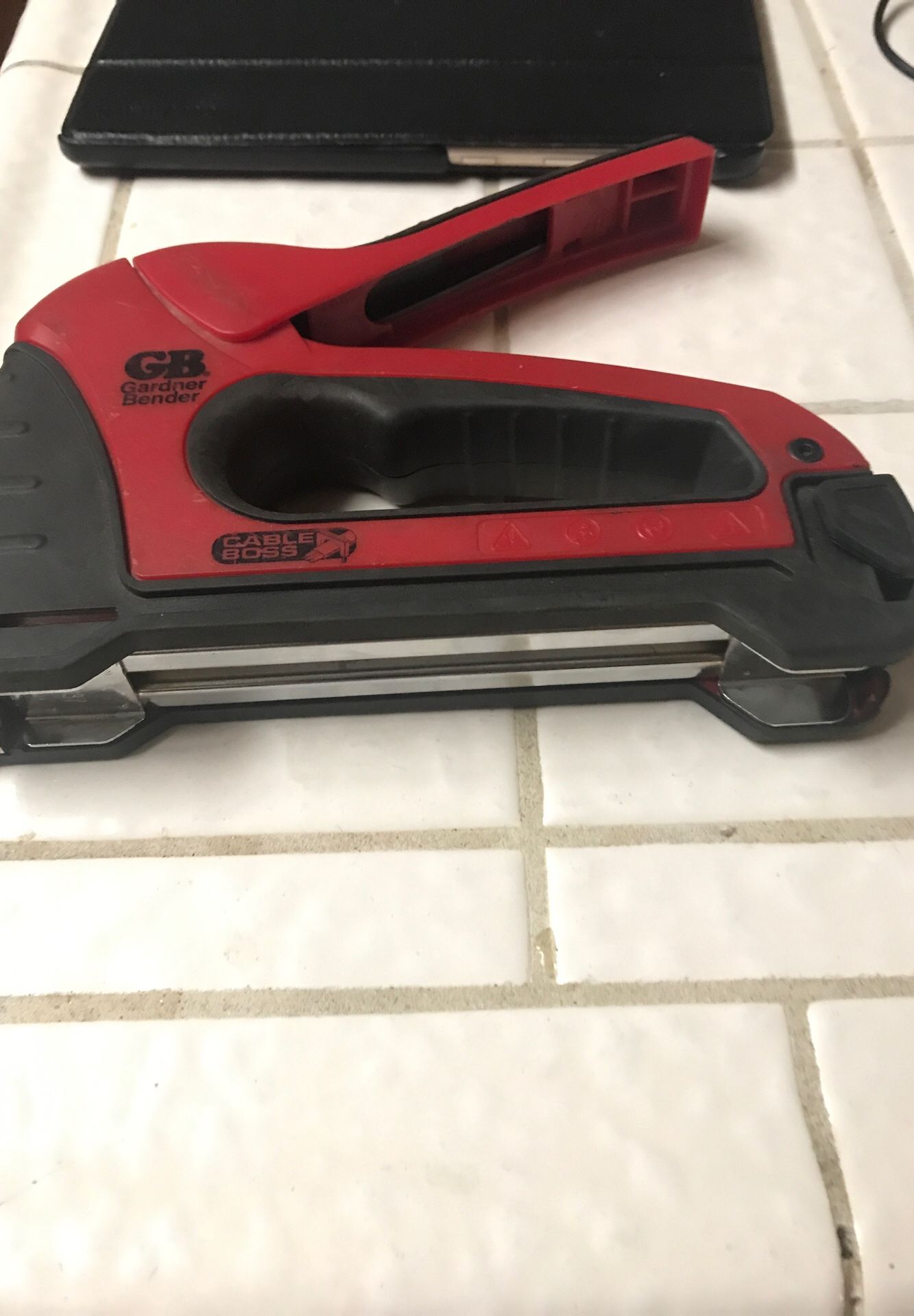GARDNER BENDER CABLE BOSS MSG500 STAPLE GUN for Sale in Riverside, CA