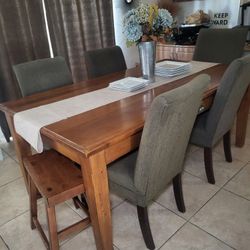 Mahogany Dining Table Set – Seats Up to Eight
