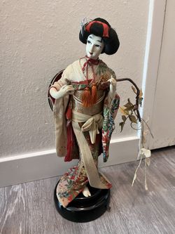 Geisha Doll, Rotating Musical Geisha Figure, Japanese Doll, Musical Doll, Kimono, Vintage Decor, Home Decor, Traditional Costume Doll