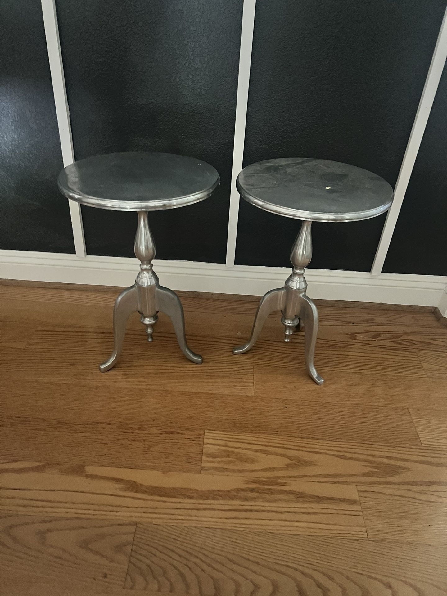 Set of 2 Metal End Tables 