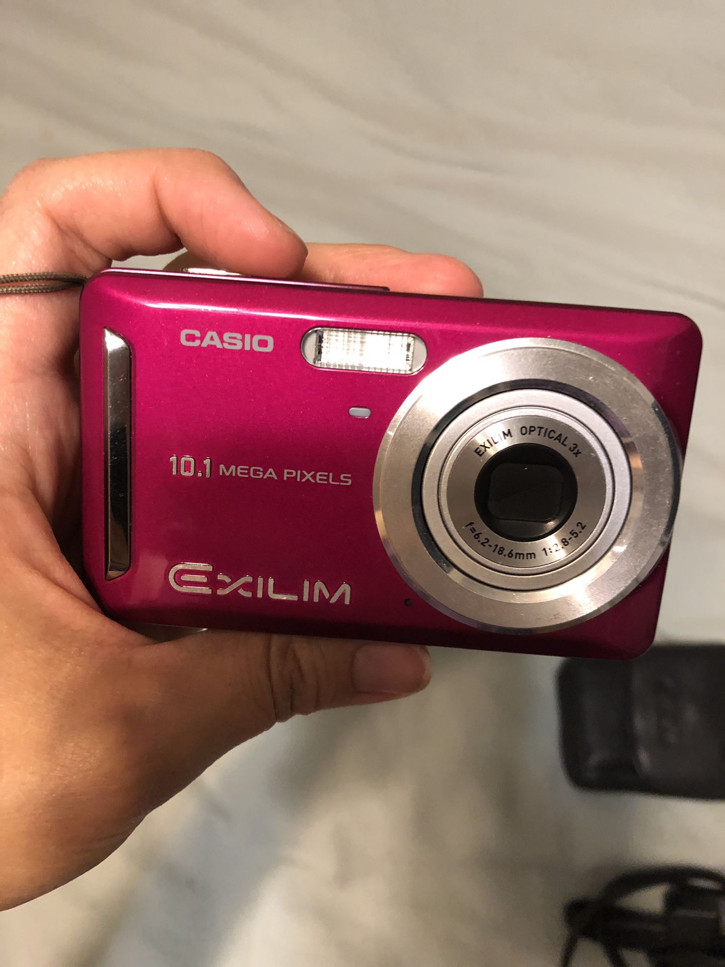 Casio EXILIM CARD EX-S10 10.1MP Digital Camera - Red