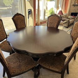 Round Dinning Table